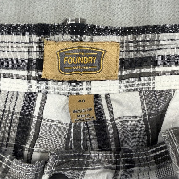 Foundry Black White Plaid Cargo Shorts,Mens Size 48 - Picture 2 of 3